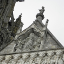 CHARTRES: szczyt fasady zachodniej katedry / top of the west facade